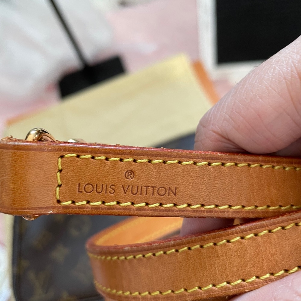 Louis vuitton pochette accessories with strap!SOLD - Picture 4 of 13